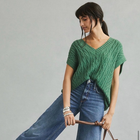 Anthropologie Sweaters - Cable knit sweater vest